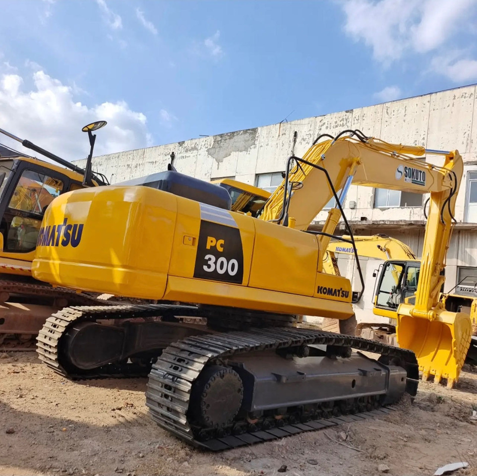 KOMATSU PC300-7 - Máy xúc bánh xích: hình 3 KOMATSU PC300-7 - Máy xúc bánh xích: hình 3