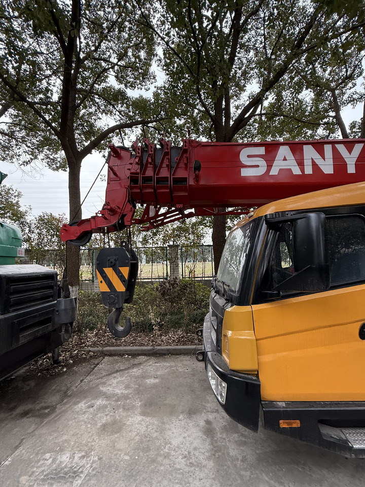 SANY STC250 - Cẩu bánh lốp: hình 3 SANY STC250 - Cẩu bánh lốp: hình 3