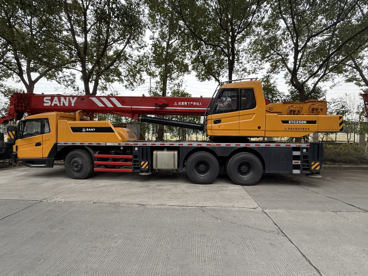 SANY STC250 - Cẩu bánh lốp: hình 1 SANY STC250 - Cẩu bánh lốp: hình 1