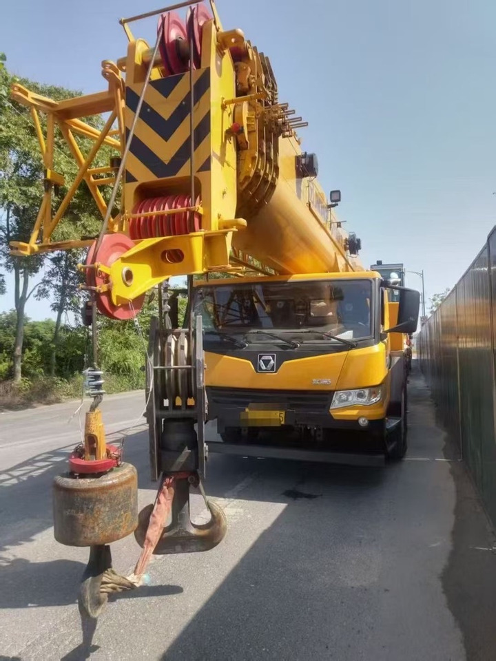 XCMG QY100K5C - Cẩu bánh lốp: hình 1 XCMG QY100K5C - Cẩu bánh lốp: hình 1