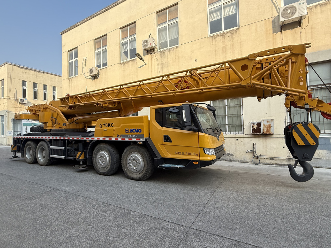 XCMG QY70KC - Cẩu bánh lốp: hình 2 XCMG QY70KC - Cẩu bánh lốp: hình 2
