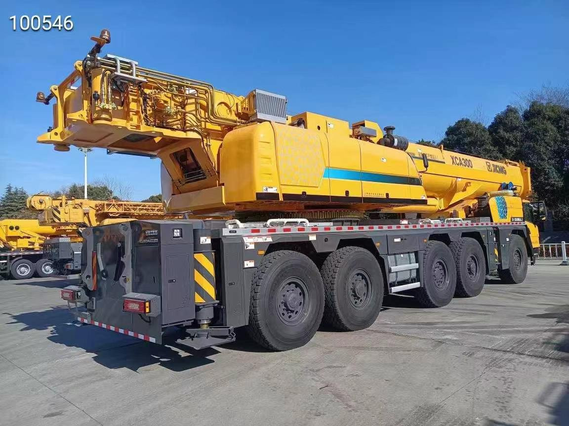 XCMG XCA300 - Cần cẩu mọi địa hình: hình 3 XCMG XCA300 - Cần cẩu mọi địa hình: hình 3