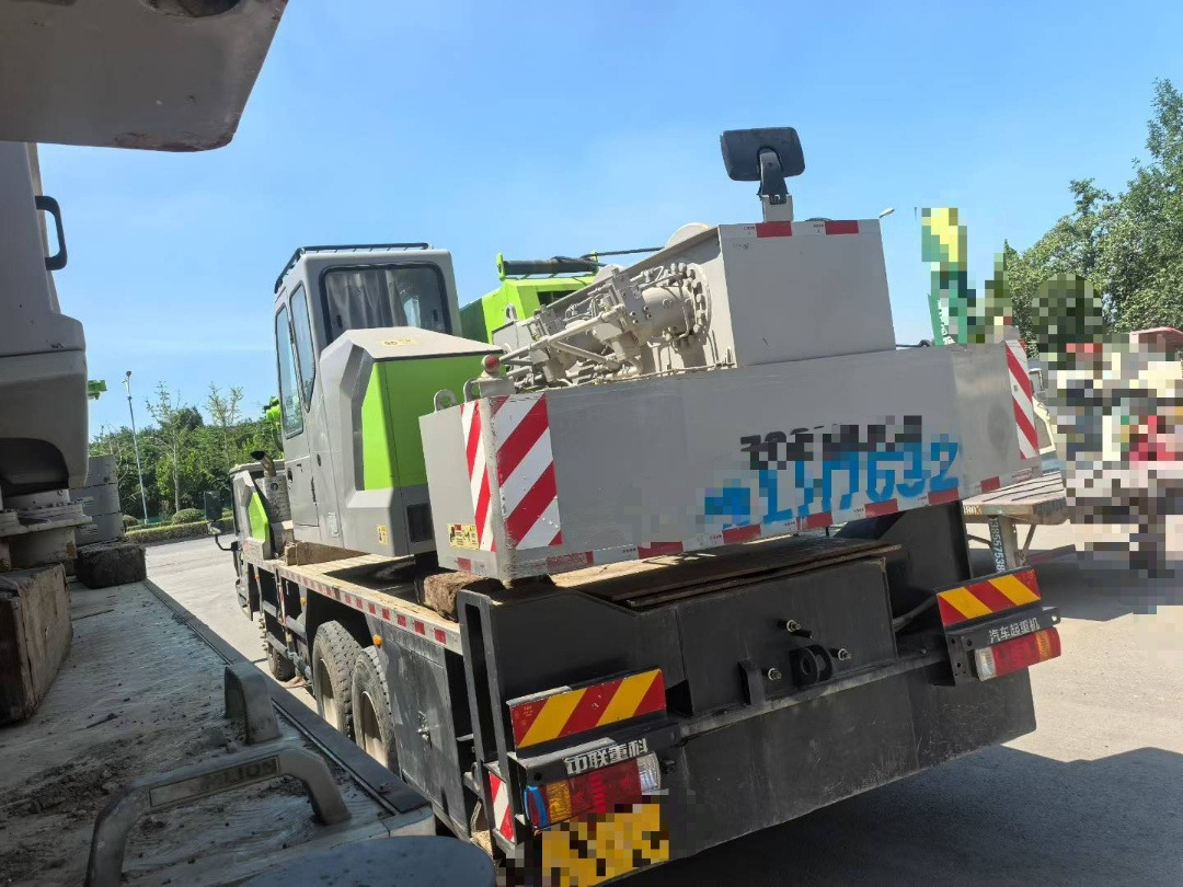 ZOOMLION ZTC250A - Cẩu bánh lốp: hình 5 ZOOMLION ZTC250A - Cẩu bánh lốp: hình 5