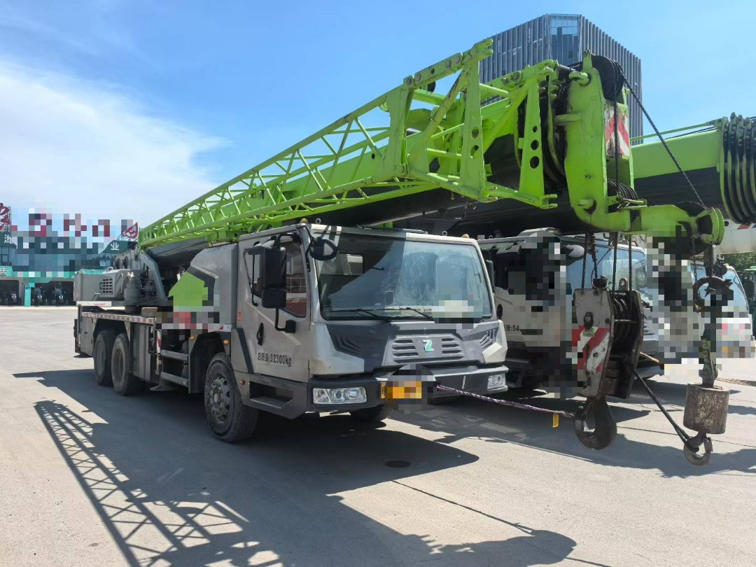 ZOOMLION ZTC250A - Cẩu bánh lốp: hình 2 ZOOMLION ZTC250A - Cẩu bánh lốp: hình 2