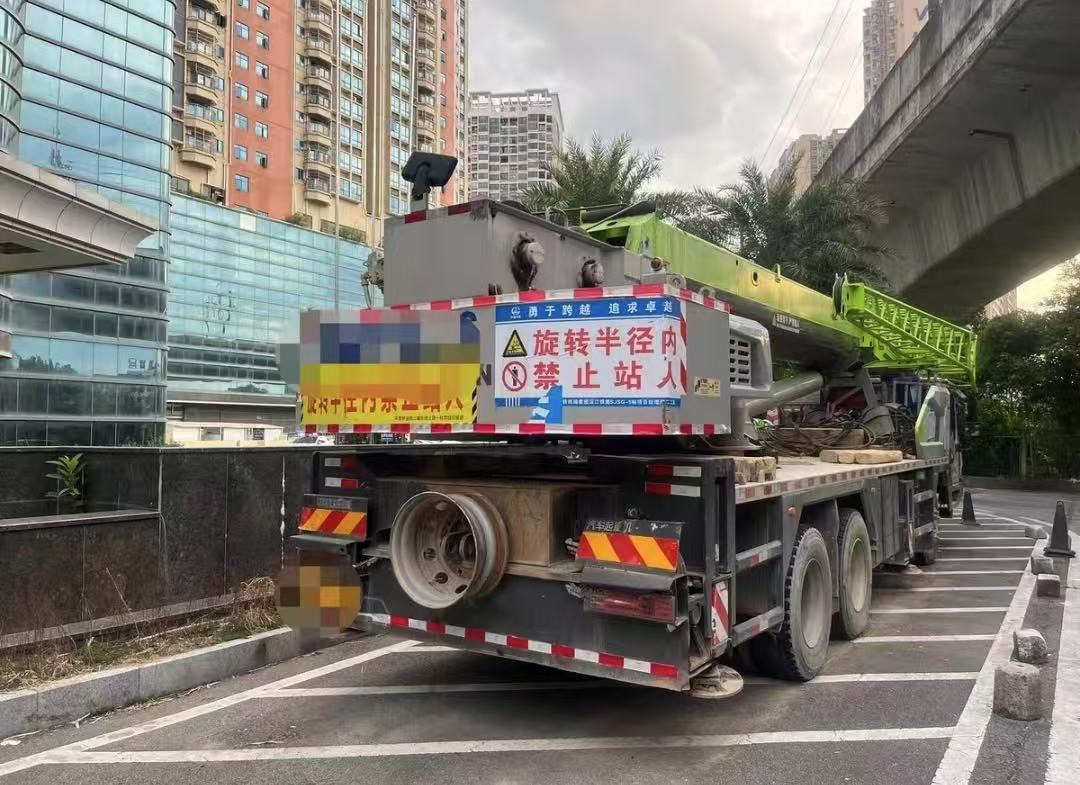 ZOOMLION ZTC300V - Cẩu bánh lốp: hình 4 ZOOMLION ZTC300V - Cẩu bánh lốp: hình 4