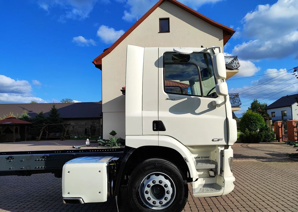 DAF CF 300 4X2 18T EURO 6 SILNIK 11L RAMA DO ZABUDOWY 176 TYS KM - Xe tải khung gầm: hình 4 DAF CF 300 4X2 18T EURO 6 SILNIK 11L RAMA DO ZABUDOWY 176 TYS KM - Xe tải khung gầm: hình 4
