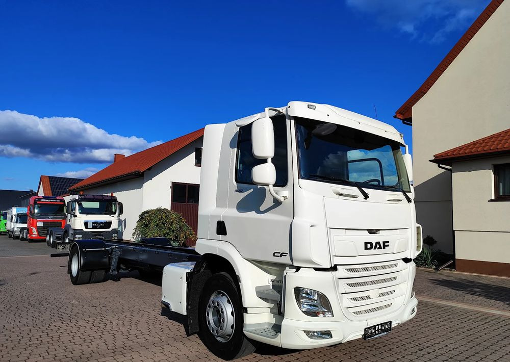 DAF CF 300 4X2 18T EURO 6 SILNIK 11L RAMA DO ZABUDOWY 176 TYS KM - Xe tải khung gầm: hình 3 DAF CF 300 4X2 18T EURO 6 SILNIK 11L RAMA DO ZABUDOWY 176 TYS KM - Xe tải khung gầm: hình 3