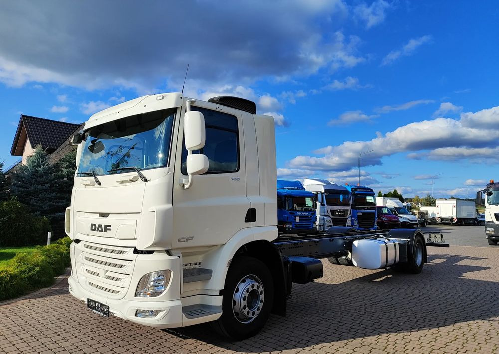 DAF CF 300 4X2 18T EURO 6 SILNIK 11L RAMA DO ZABUDOWY 176 TYS KM - Xe tải khung gầm: hình 1 DAF CF 300 4X2 18T EURO 6 SILNIK 11L RAMA DO ZABUDOWY 176 TYS KM - Xe tải khung gầm: hình 1
