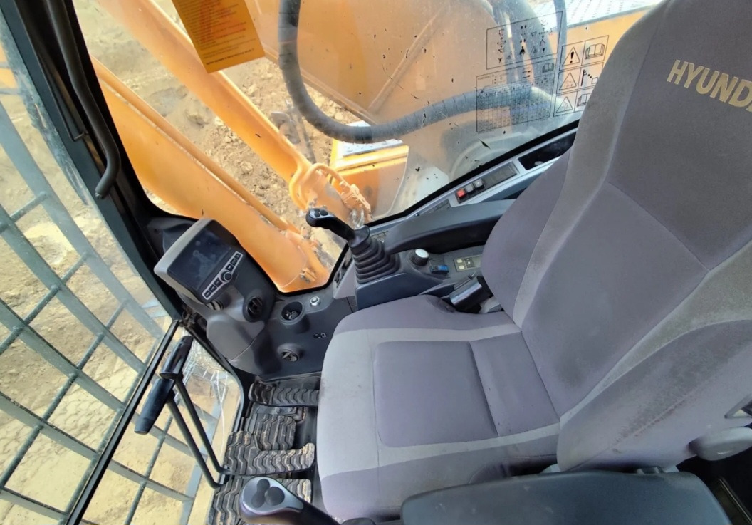 HYUNDAI NLC 300 - Máy xúc bánh xích: hình 3 HYUNDAI NLC 300 - Máy xúc bánh xích: hình 3