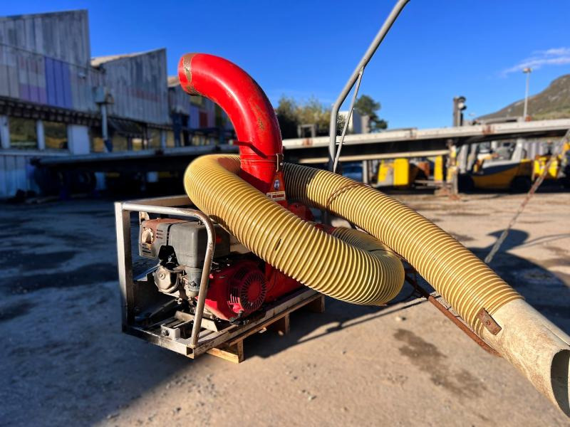 ASPIRATEUR A FEUILLE MOTORISÉ SUR BERCE (NET TVA) - Máy hút bụi công nghiệp: hình 4 ASPIRATEUR A FEUILLE MOTORISÉ SUR BERCE (NET TVA) - Máy hút bụi công nghiệp: hình 4