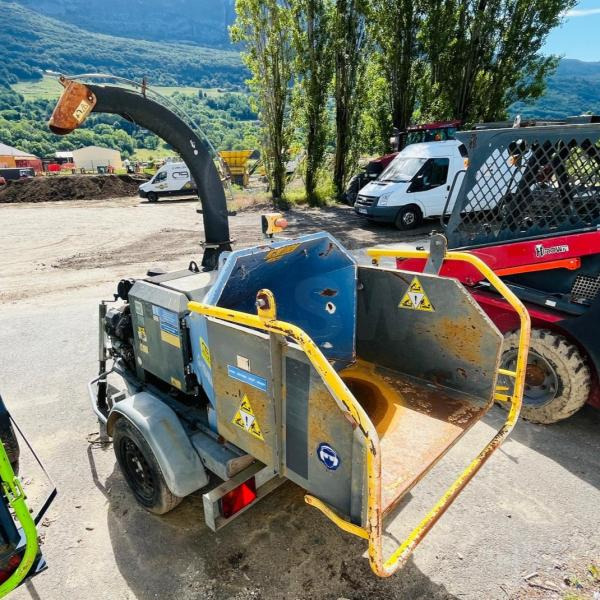 ISEKI Broyeur de branche - Máy đốn cây: hình 4 ISEKI Broyeur de branche - Máy đốn cây: hình 4