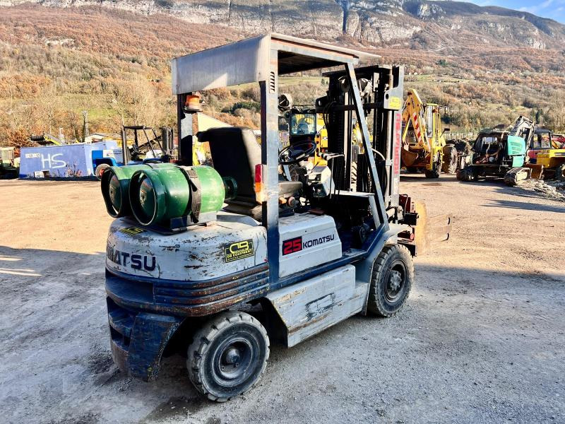 KOMATSU Chariot élévateur à gaz FG25T-11E (AVEC PINCE) - Xe nâng gas: hình 3 KOMATSU Chariot élévateur à gaz FG25T-11E (AVEC PINCE) - Xe nâng gas: hình 3