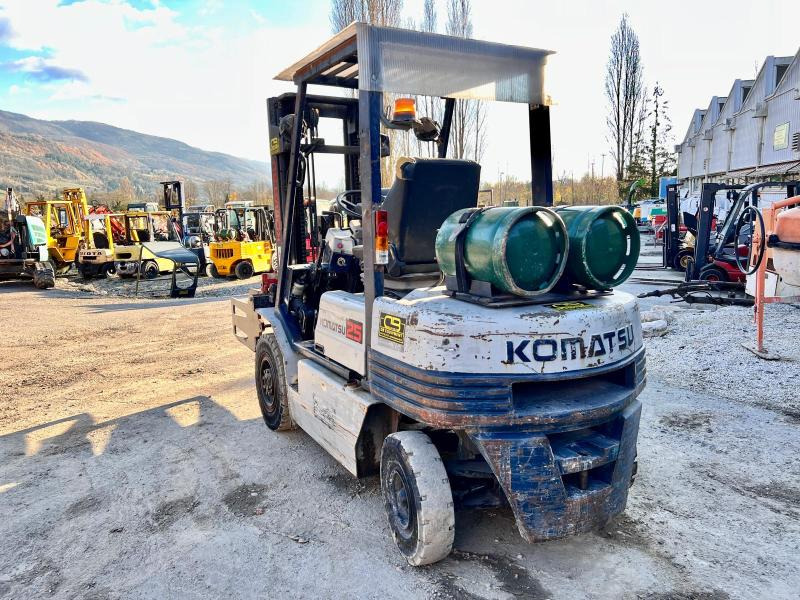 KOMATSU Chariot élévateur à gaz FG25T-11E (AVEC PINCE) - Xe nâng gas: hình 2 KOMATSU Chariot élévateur à gaz FG25T-11E (AVEC PINCE) - Xe nâng gas: hình 2