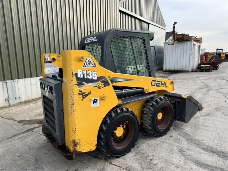 Gehl Gehl R135 Skid Steer - Máy xúc lật đa năng: hình 4 Gehl Gehl R135 Skid Steer - Máy xúc lật đa năng: hình 4