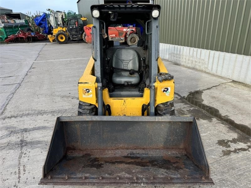 Gehl R135 Skid Steer - Máy xúc lật đa năng: hình 5 Gehl R135 Skid Steer - Máy xúc lật đa năng: hình 5