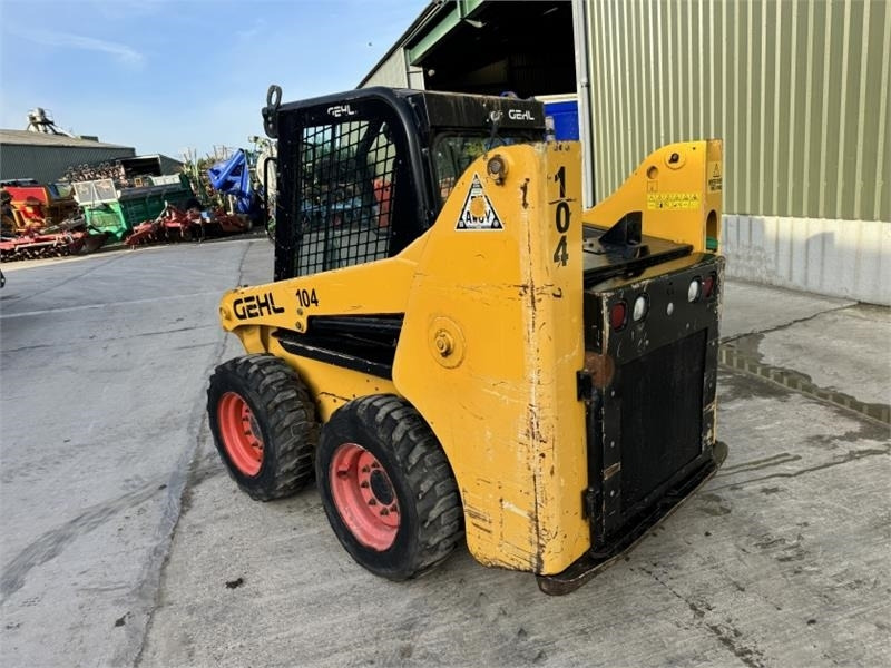 Gehl R165 Skid Steer - Máy xúc lật đa năng: hình 2 Gehl R165 Skid Steer - Máy xúc lật đa năng: hình 2