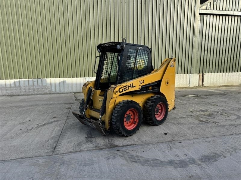 Gehl R165 Skid Steer - Máy xúc lật đa năng: hình 1 Gehl R165 Skid Steer - Máy xúc lật đa năng: hình 1