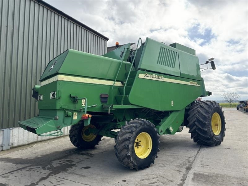 John Deere 1550 WTS c/w 620R Header - Đính kèm máy gặt: hình 2 John Deere 1550 WTS c/w 620R Header - Đính kèm máy gặt: hình 2