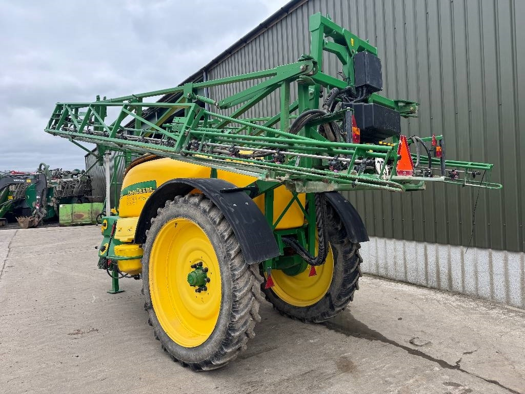 John Deere 732 Trailed Sprayer - Máy xịt kéo: hình 2 John Deere 732 Trailed Sprayer - Máy xịt kéo: hình 2