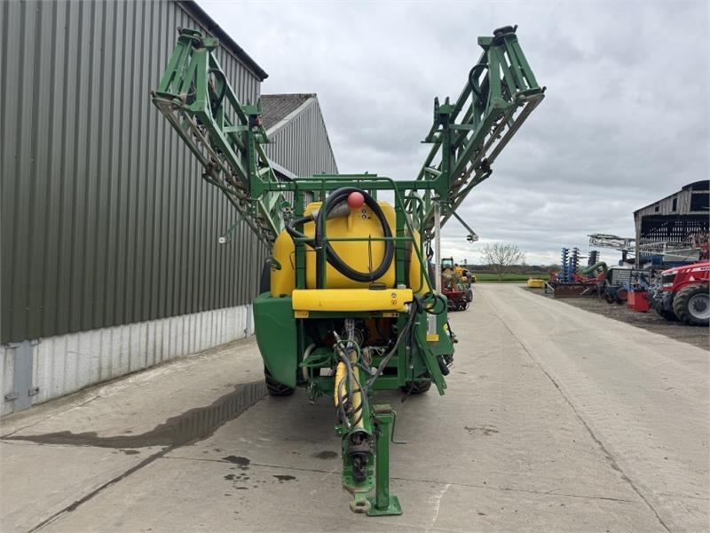 John Deere 732 Trailed Sprayer - Máy xịt gắn trên máy cày: hình 5 John Deere 732 Trailed Sprayer - Máy xịt gắn trên máy cày: hình 5
