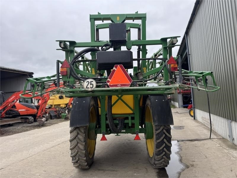 John Deere 732 Trailed Sprayer - Máy xịt gắn trên máy cày: hình 3 John Deere 732 Trailed Sprayer - Máy xịt gắn trên máy cày: hình 3