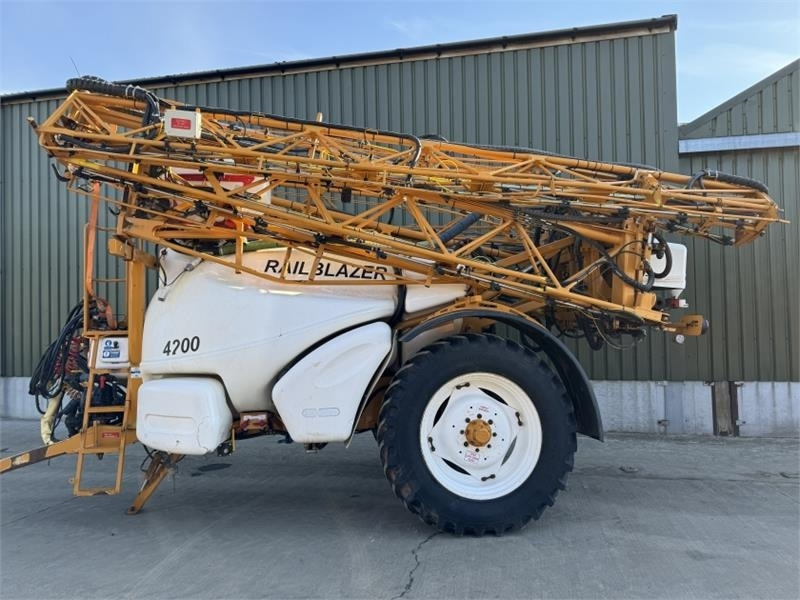 Knight Knight Trailblazer 4200l 36m Trailed Sprayer - Máy xịt gắn trên máy cày: hình 2 Knight Knight Trailblazer 4200l 36m Trailed Sprayer - Máy xịt gắn trên máy cày: hình 2