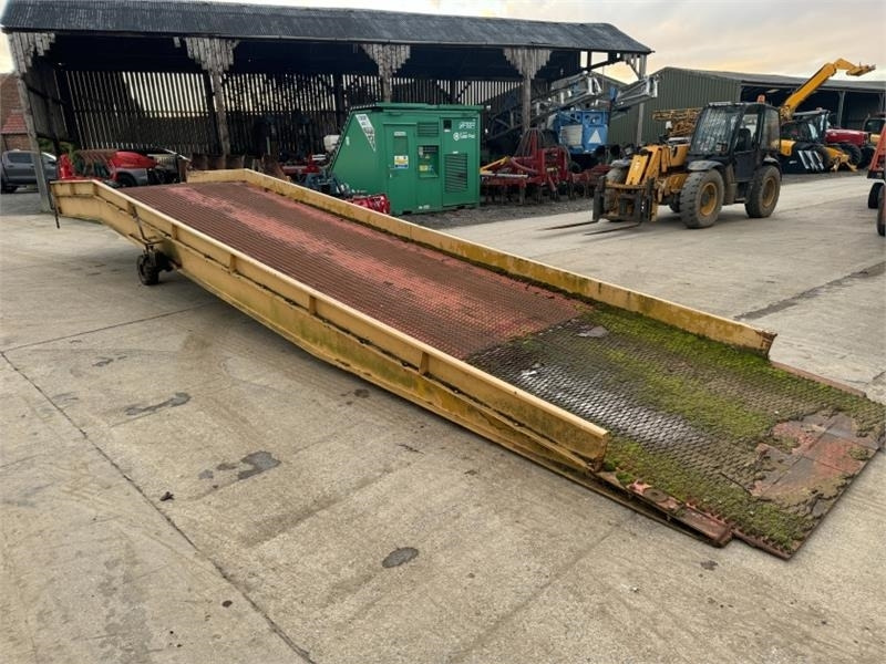 Loading Ramp Loading Ramp - Đường dốc di động: hình 4 Loading Ramp Loading Ramp - Đường dốc di động: hình 4