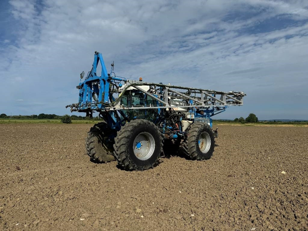 Matrot M44D 36m Self Propelled Sprayer - Máy phun xịt tự hành: hình 1 Matrot M44D 36m Self Propelled Sprayer - Máy phun xịt tự hành: hình 1