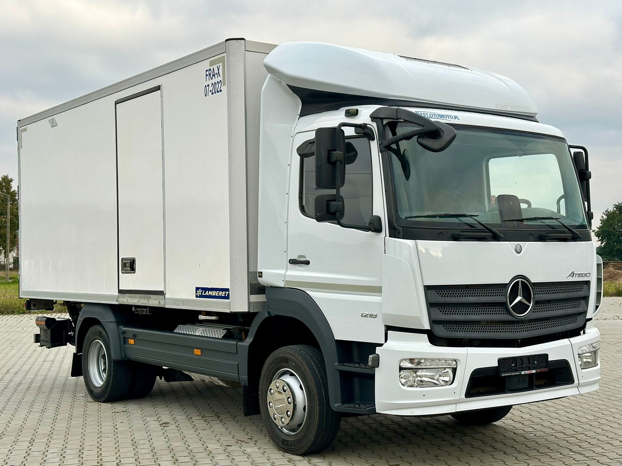 MERCEDES-BENZ ATEGO 1218 / CHŁODNIA / WINDA / 12 PALET / 5.10 M DŁUGOŚCI / AUTOMAT / LAMBERET / 5090 KG ŁADOWNOŚCI - Xe tải đông lạnh: hình 1 MERCEDES-BENZ ATEGO 1218 / CHŁODNIA / WINDA / 12 PALET / 5.10 M DŁUGOŚCI / AUTOMAT / LAMBERET / 5090 KG ŁADOWNOŚCI - Xe tải đông lạnh: hình 1