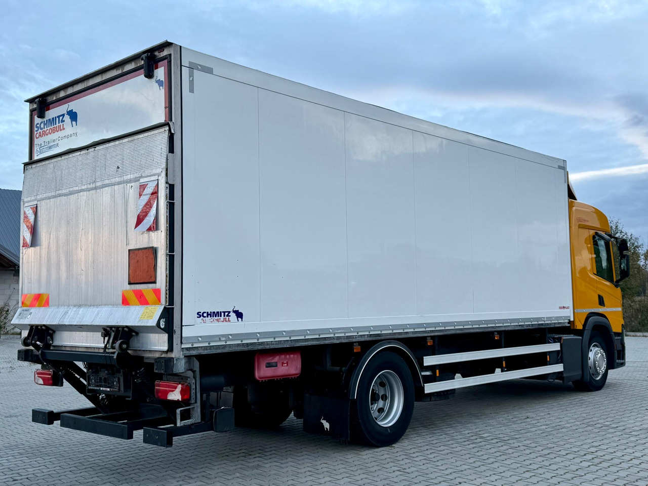 SCANIA P220 / IZOTERMA / WINDA / SCHMITZ / 18 PALET / SILNIK 6 / SYPIALKA / 2019 ROK / NISKI PRZEBIEG - Xe tải đẳng nhiệt: hình 4 SCANIA P220 / IZOTERMA / WINDA / SCHMITZ / 18 PALET / SILNIK 6 / SYPIALKA / 2019 ROK / NISKI PRZEBIEG - Xe tải đẳng nhiệt: hình 4