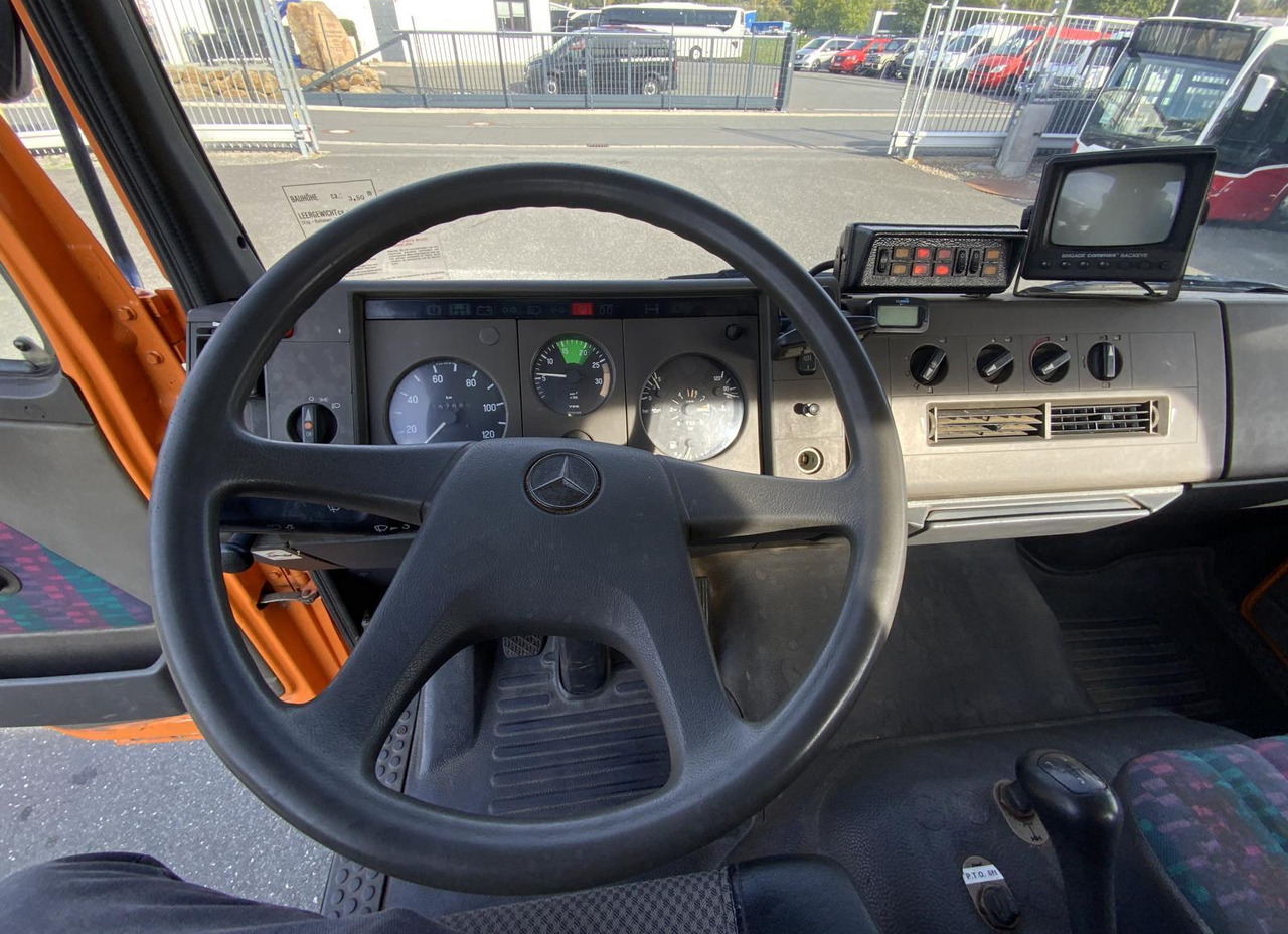 Nền bục trên không gắn trên xe tải Mercedes-Benz 1117: hình 12