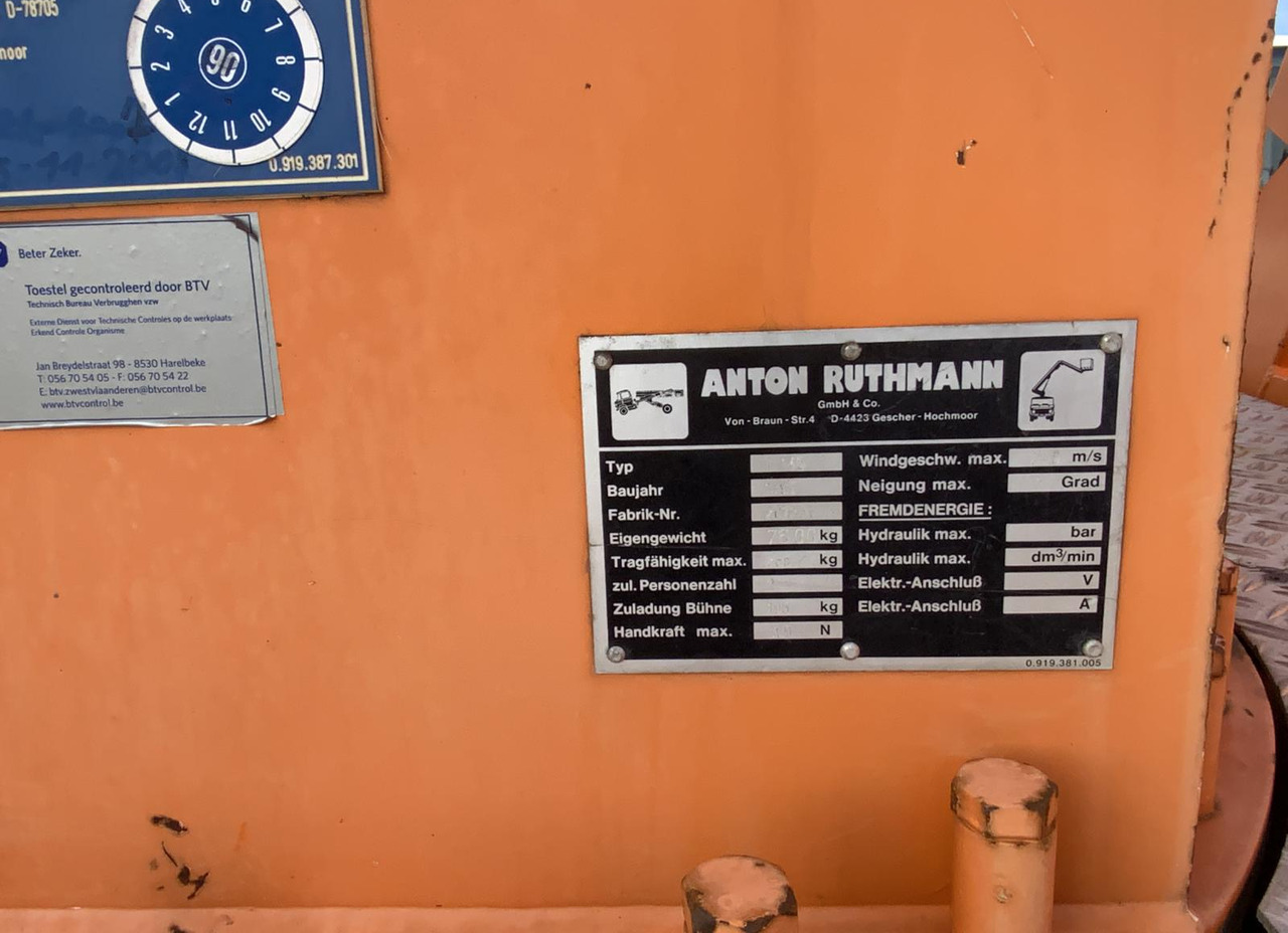 Nền bục trên không gắn trên xe tải Mercedes-Benz 1117: hình 8