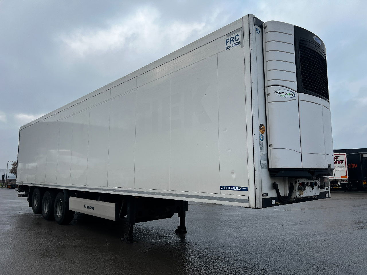 Krone SD met Carrier Vector 1550 en dhollandia laadklep - Sơ mi rơ moóc đông lạnh: hình 2 Krone SD met Carrier Vector 1550 en dhollandia laadklep - Sơ mi rơ moóc đông lạnh: hình 2