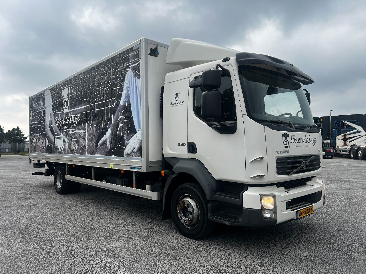 Volvo FL 12.240 Euro 5, NL truck - Xe tải hộp: hình 2 Volvo FL 12.240 Euro 5, NL truck - Xe tải hộp: hình 2