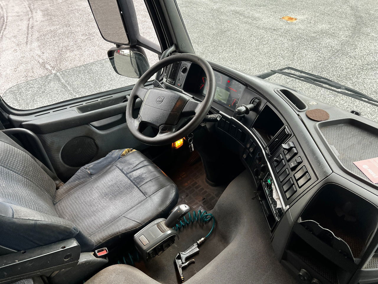 Xe tải hộp Volvo FM 9.300 Globe 6x2, Euro 5: hình 15
