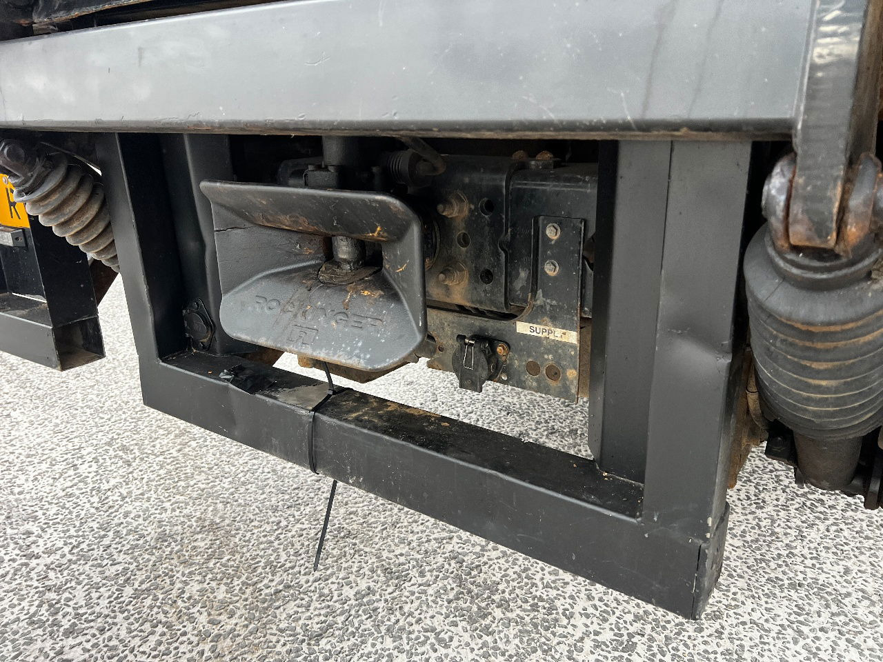 Xe tải hộp Volvo FM 9.300 Globe 6x2, Euro 5: hình 6