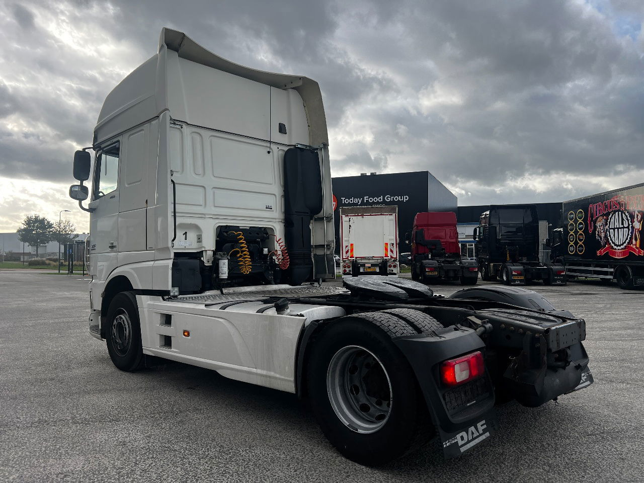 DAF XF 460 SSC, Retarder, Full spoiler - Xe đầu kéo: hình 4 DAF XF 460 SSC, Retarder, Full spoiler - Xe đầu kéo: hình 4