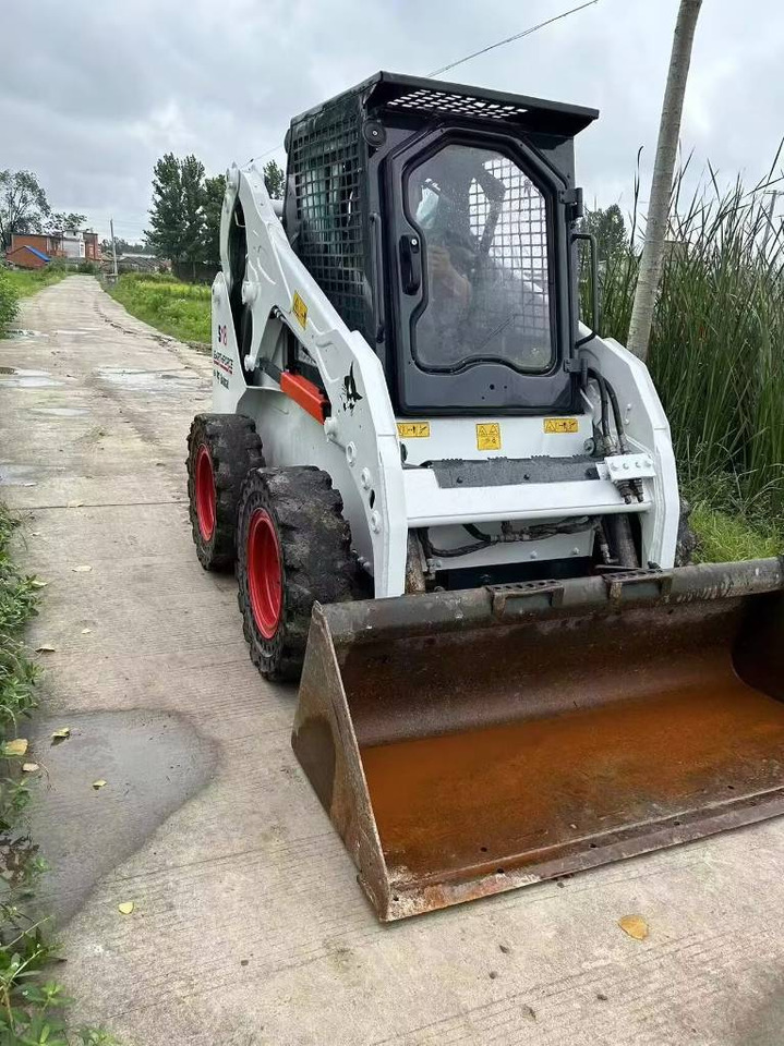 Bobcat S 18 - Máy xúc lật đa năng: hình 5 Bobcat S 18 - Máy xúc lật đa năng: hình 5