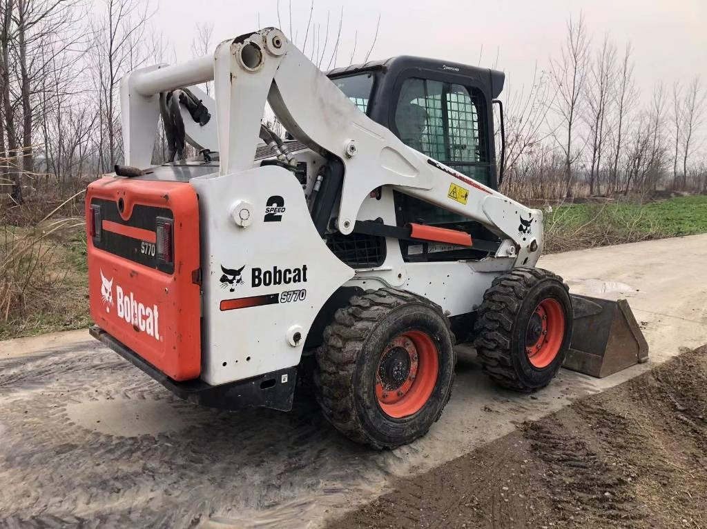 Bobcat T 770 - Máy xúc lật đa năng: hình 4 Bobcat T 770 - Máy xúc lật đa năng: hình 4