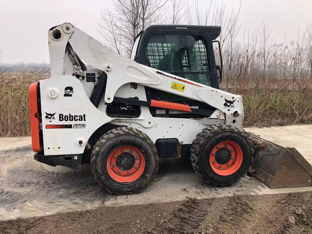 Bobcat T 770 - Máy xúc lật đa năng: hình 5 Bobcat T 770 - Máy xúc lật đa năng: hình 5
