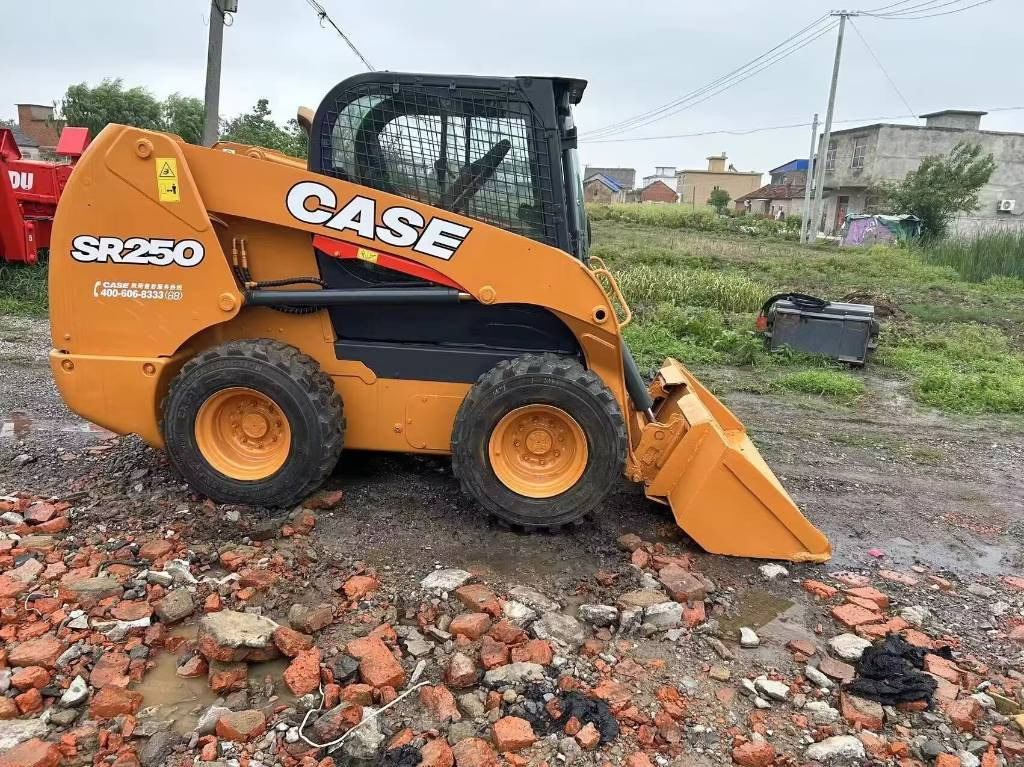 CASE SR 250 - Máy xúc lật đa năng: hình 1 CASE SR 250 - Máy xúc lật đa năng: hình 1