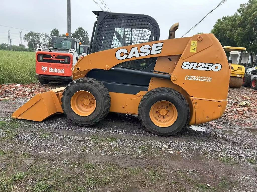 CASE SR 250 - Máy xúc lật đa năng: hình 2 CASE SR 250 - Máy xúc lật đa năng: hình 2