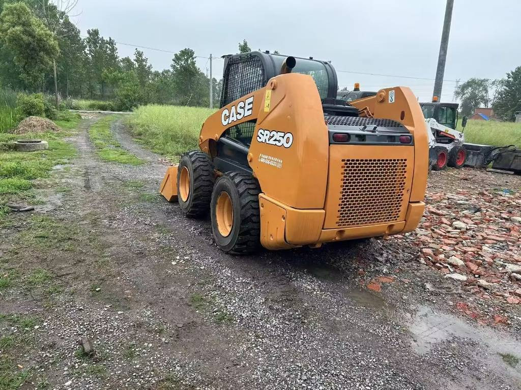 CASE SR 250 - Máy xúc lật đa năng: hình 5 CASE SR 250 - Máy xúc lật đa năng: hình 5