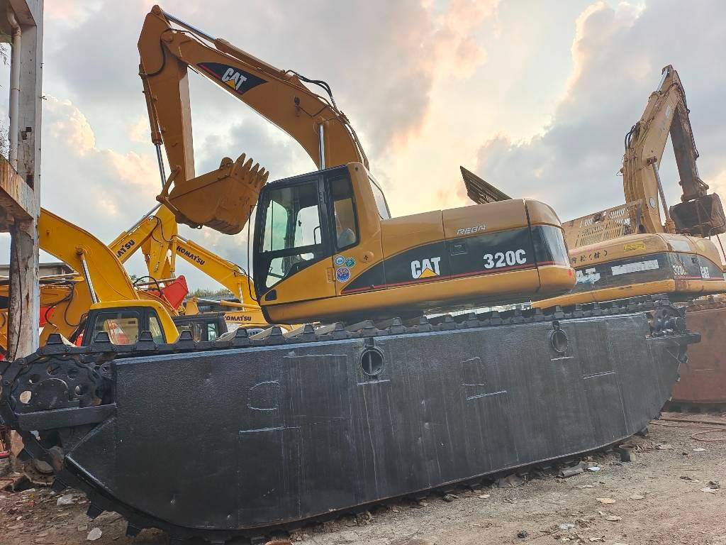 CAT 320 C - Máy cạp lưỡng cư: hình 2 CAT 320 C - Máy cạp lưỡng cư: hình 2