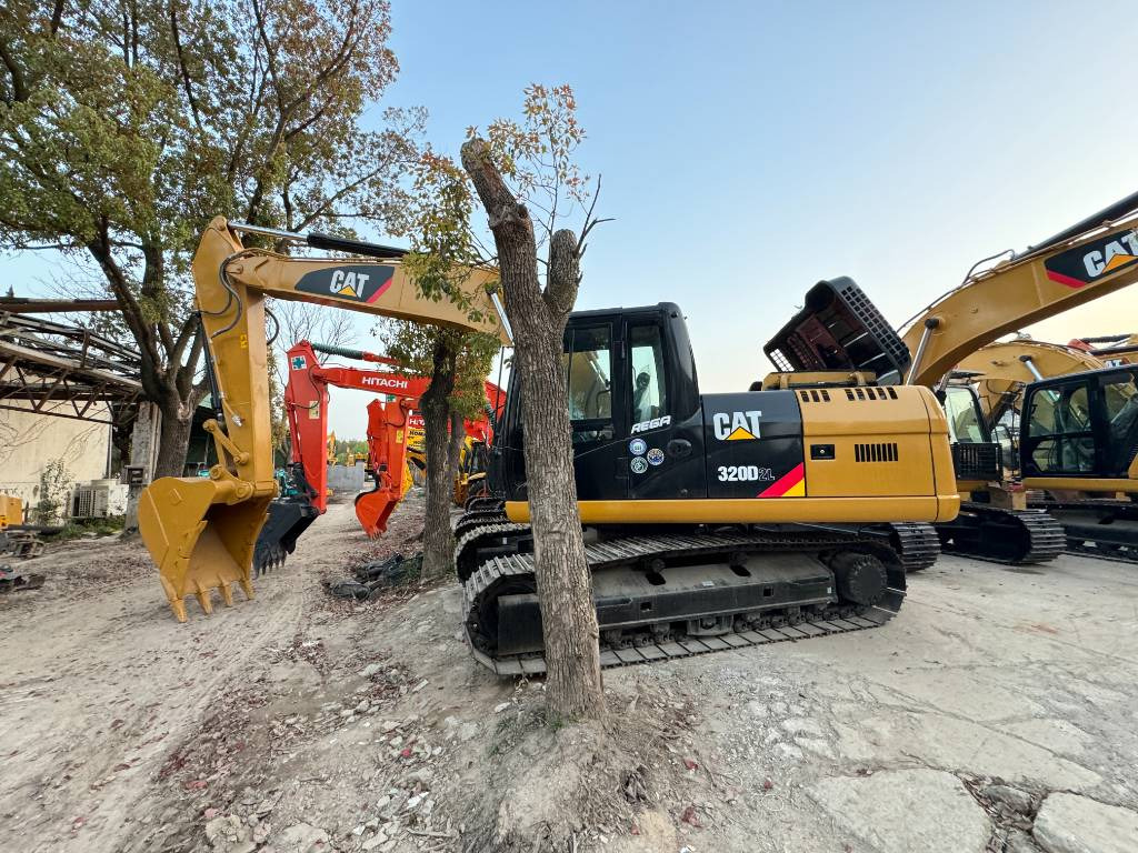 CAT 320D2L - Máy xúc bánh xích: hình 2 CAT 320D2L - Máy xúc bánh xích: hình 2