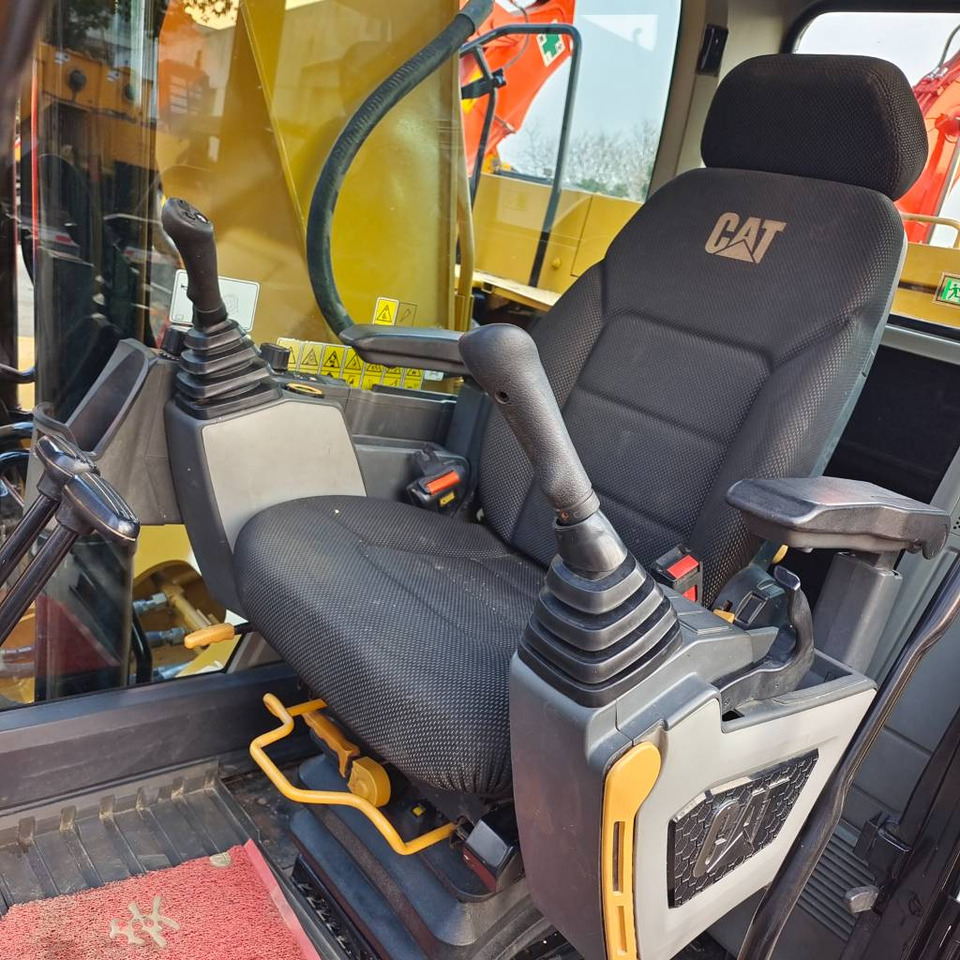 CAT 320GC - Máy xúc bánh xích: hình 3 CAT 320GC - Máy xúc bánh xích: hình 3