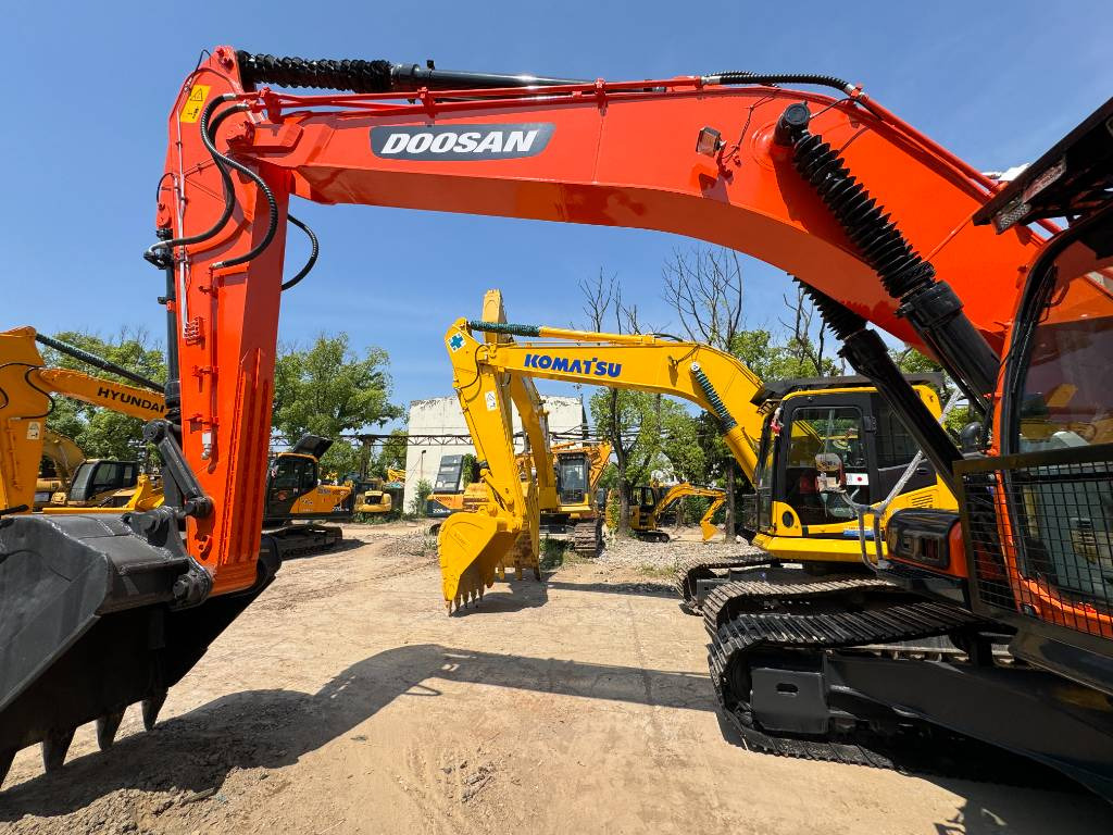 Doosan DX 300 LC-9S - Máy xúc bánh xích: hình 5 Doosan DX 300 LC-9S - Máy xúc bánh xích: hình 5