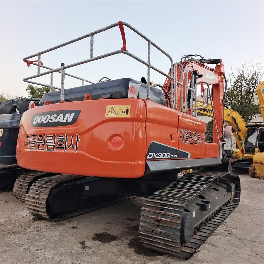 Doosan DX 300 LC - Máy xúc bánh xích: hình 2 Doosan DX 300 LC - Máy xúc bánh xích: hình 2