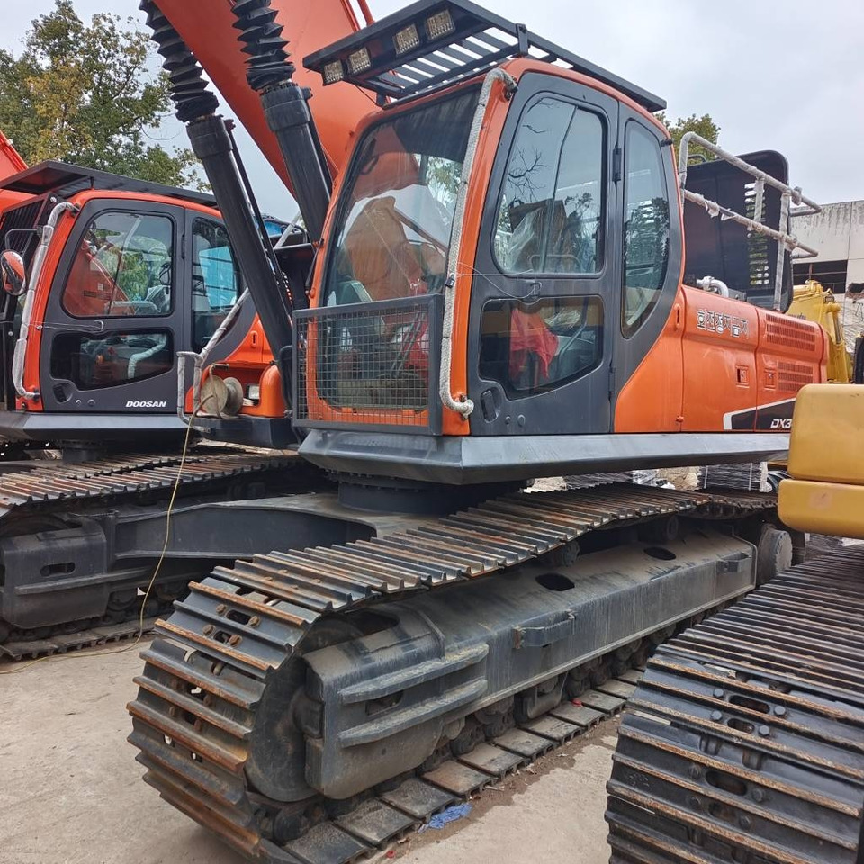 Doosan DX 300 LC - Máy xúc bánh xích: hình 1 Doosan DX 300 LC - Máy xúc bánh xích: hình 1