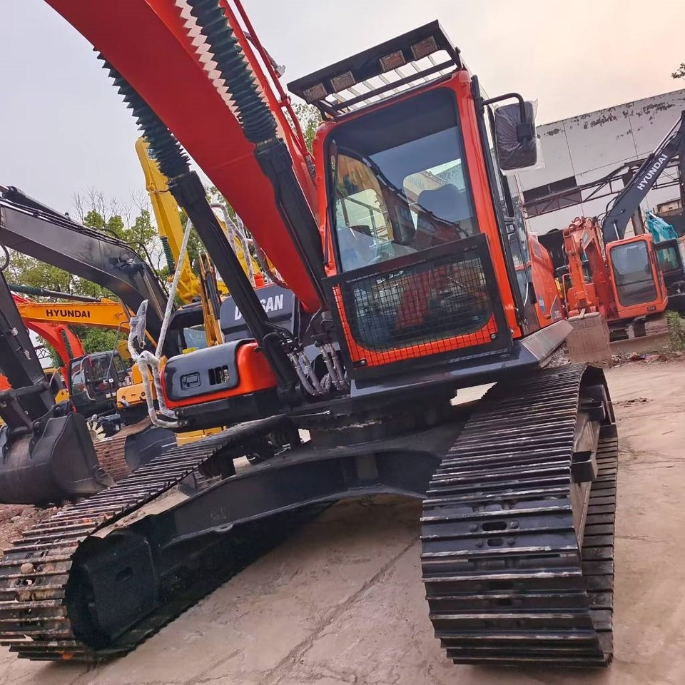 Doosan DX 300 LC - Máy xúc bánh xích: hình 3 Doosan DX 300 LC - Máy xúc bánh xích: hình 3